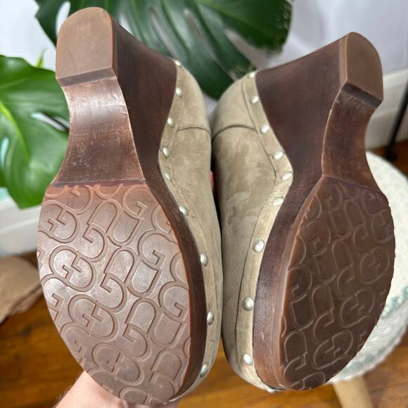 UGG Australia Carnagie Wedge Boots Shearling Cuff Suede Studded Sz 8 - Picture 9 of 16